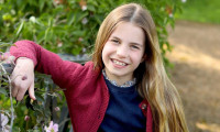 Η πριγκίπισσα Charotte γίνεται 9 ετών και ποζάρει για τη μαμά της