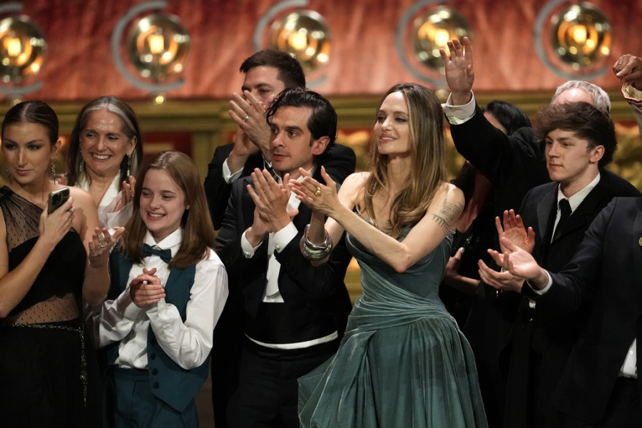 ANGELINA_JOLIE_AND_KORI_VIVIENNE_TONY_AWARDS_2024_5_aa256.jpg