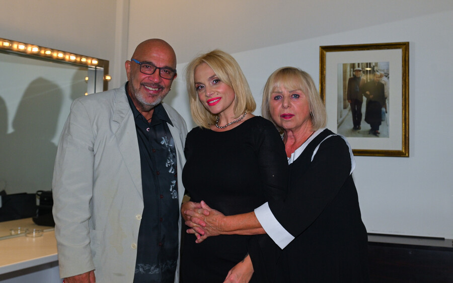 ZOUGANELLIS_FAMILY_3_6a23e.jpg