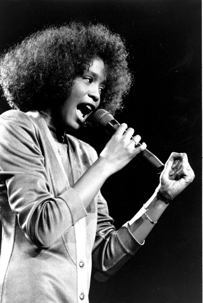 WHITNEY_HOUSTON_13_xronia_xwris_ti_fwni_tis_3_4e987.jpg