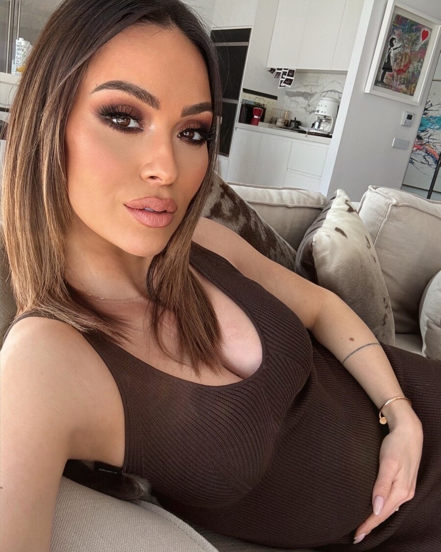 DORA_PANTELI_EGKYMOSSYNI_3d693.jpg
