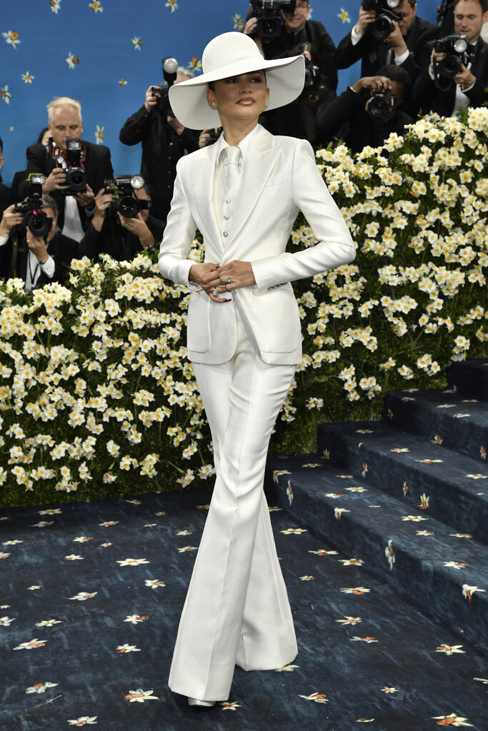 ZENDAYA_KAI_SAWAI_MET_GALa_TWINS_6_a84cc.jpg