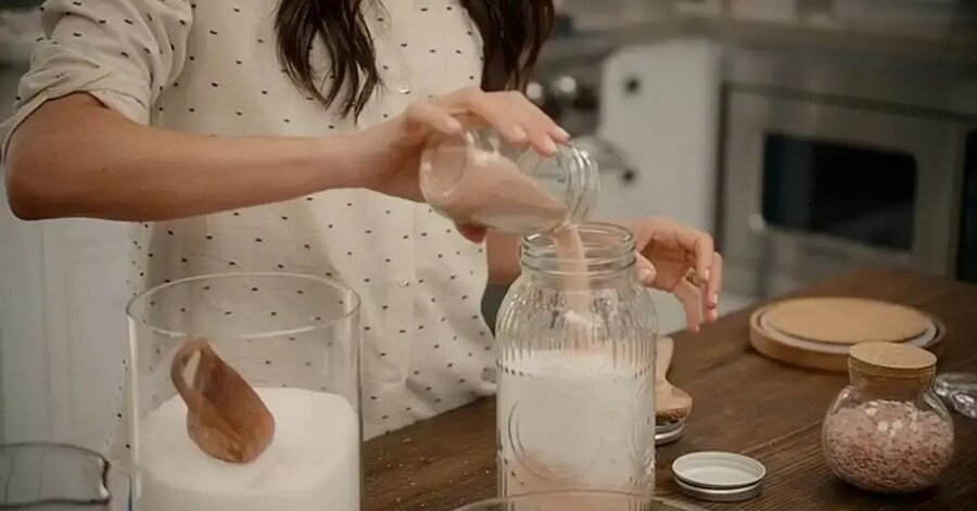 meghan-markle-bath-salts-netfix-1746709488686_657d4.jpg