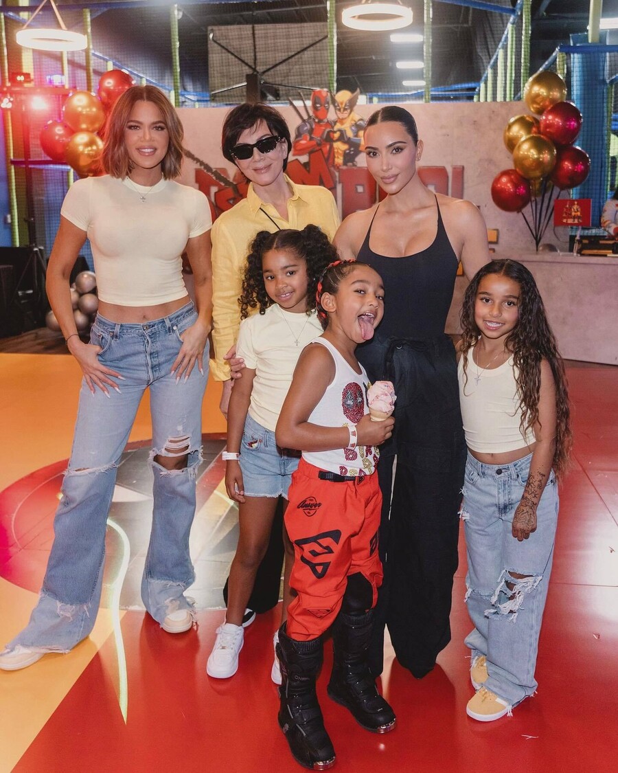 KIM_KARDASHIAN_SON_PSALM_BIRTHDAY_PARTY_4_a59d3.jpg