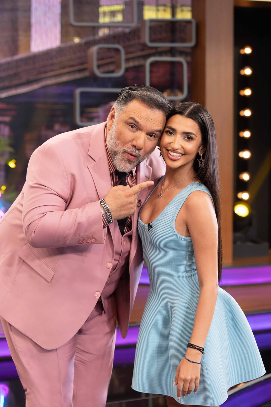 THE_2NIGHT_SHOW_ANASTASSIA_2_b8d5a.jpg