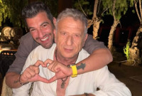 Κώστας Κόκλας: Happy Birthday με σαξόφωνο και φίλους και ατάκες "φωτιά" από Δημητρίου- Ιωάννου