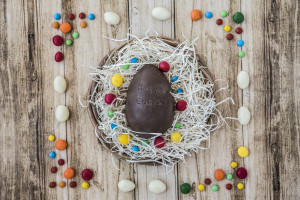 Πώς να φτιάξεις στο σπίτι σοκολατένια πασχαλινά αβγά
