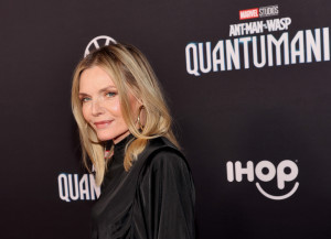 Michelle Pfeiffer: Έγινε 65, είναι υπέροχη και μοιράζεται τα μυστικά ομορφιάς που μπορούμε να ακολουθήσουμε όλες