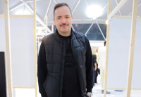 Αλέξανδρος Τσουβέλας: «Φάγαμε ΤΟ κράξιμο όταν κυκλοφόρησε φωτογραφία με τη σύντροφό μου. Γράφανε "με τη μάνα του τα 'χει"»