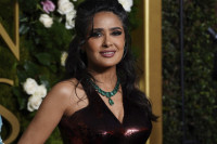 Η Salma Hayek εξηγεί γιατί δεν θα βάψει ποτέ τα μαλλιά της