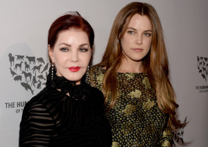 Riley Keough: Γιατί η κόρη της Lisa Marie Presley είναι βαθιά ταραγμένη με την γιαγιά της, Priscilla 