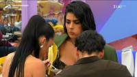 Big Brother: Η Ζωή είπε ψέματα πως στραμπούληξε το πόδι της για να μη σηκωθεί να χαιρετίσει τη Διονυσία