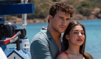Γιάννης Ξανθόπουλος: Στο clip του με το κορίτσι του, την Ραφαέλα, κόρη της Τάρια Μπούρα και του Βίκτωρα Μητρόπουλου!