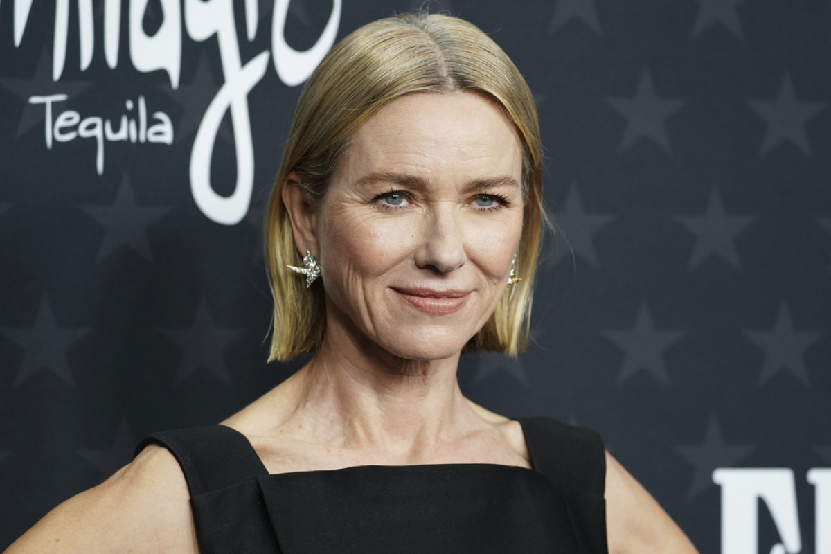 Η Naomi Watts ορκίζεται σε αυτή τη λοσιόν των 14 ευρώ για τις «σκασμένες φτέρνες»