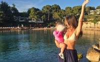 Maria Menounos: Επισκέφτηκε με την κόρη της τον Άγιο Νεκτάριο και έκανε αυτό που κάνουν χιλιάδες πιστοί!