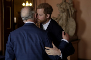 Βασιλιάς Κάρολος: Τι ήταν αυτό που έπεισε τον πρίγκιπα Harry να παραστεί στη στέψη του