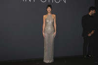Η Dakota Johnson φόρεσε το πιο αποκαλυπτικό κοστούμι με φούστα που έχουμε δει ποτέ