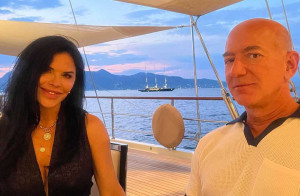 Στην Ελλάδα και πάλι ο Jeff Bezos - Η μόνη φωτογραφία που κυκλοφόρησε ήρθε από εκλεκτή καλεσμένη του