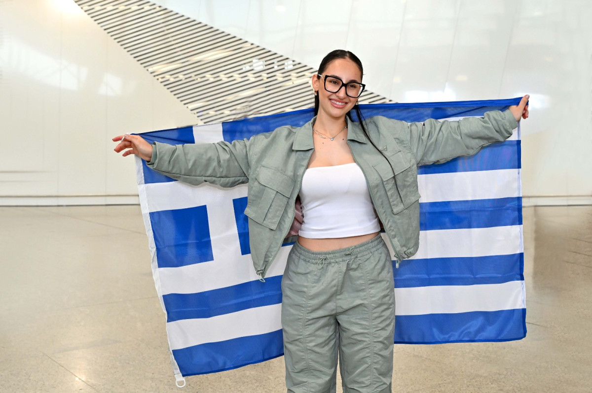 Eurovision 2025: Έφτασε στην Ελβετία η Κlavdia! Τα πλάνα από το αεροπλάνο και την άφιξη στη Ζυρίχη