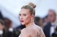 Η Scarlett Johansson έφερε ένα αγαπημένο French-Girl Look στις Κάννες