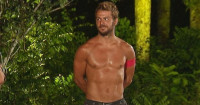 Γιώργος Αγγελόπουλος: Ο απόλυτος Survivor, πήγε να "σφαχτεί" προσπαθώντας να ανοίξει μια καρύδα..