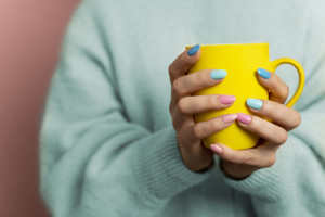 Spring Nails: 7 απίθανες προτάσεις για να φέρεις την άνοιξη και στα νύχια σου