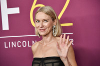 Το λαμπερό ξανθό καρέ της Naomi Watts είναι το “Crisp Martini” των ανοιξιάτικων hairstyles