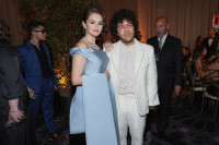 Γιατί η Selena Gomez έβγαλε εξάνθημα στο πρώτο της φιλί με τον Benny Blanco