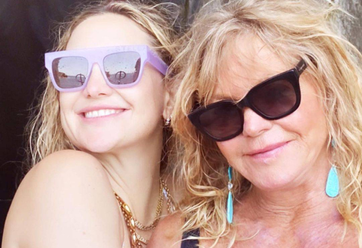 Η Goldie Hawn έχει γενέθλια και η Kate Hudson της αφιερώνει ένα βίντεο γεμάτο Ελλάδα