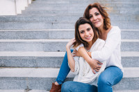 Μπορείς να είσαι φίλη με τα παιδιά σου ή μπερδεύονται οι ρόλοι (και τα παιδιά); Τι λένε οι έρευνες
