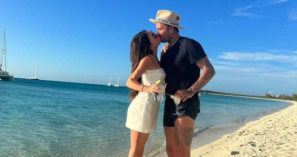 Victoria Beckham: Γιόρτασε τα 49α γενέθλια της και της ευχήθηκε όλη η οικογένεια αλλά και οι κολλητές της, Spice Girls (εκτός της Mel B)