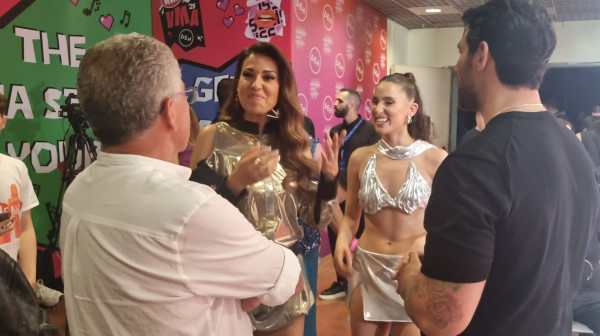 MAD VMAS 2025: Η Evangelia γνώρισε σε Χατζίδου και Παύλου τον μπαμπά της! (Αποκλειστικό)