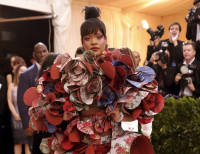 Πριν 8 χρόνια, η Rihanna προέβλεψε την τάση του "Blush Blindness" στο Met Gala