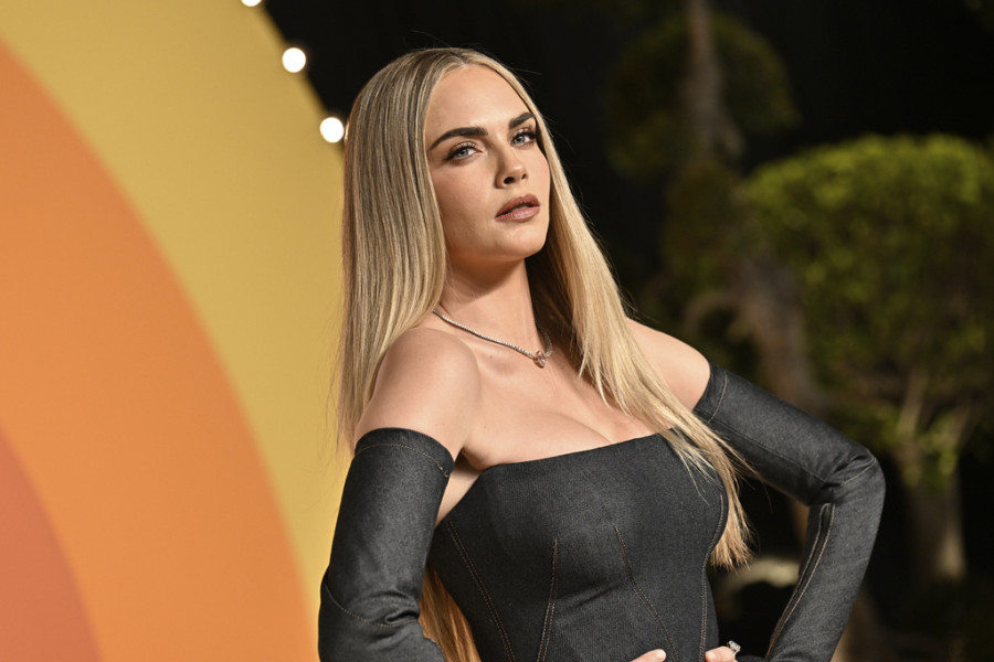 Η Cara Delevingne εντυπωσίασε στις Κάννες με σκούρα μαλλιά &amp; microbangs