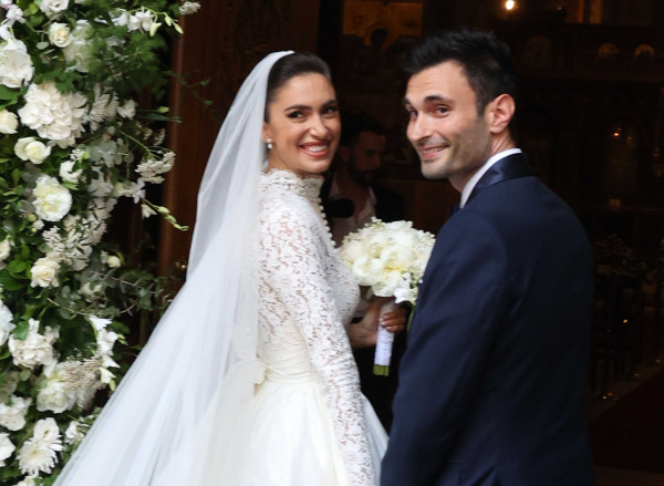 Άννα Πρέλεβιτς - Νικήτας Νομικός: Το άλμπουμ του γάμου τους και η λεπτομέρεια στα φορέματα της Τέας και της Δούκισσας