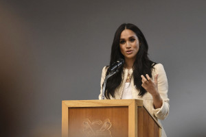 O make up artist της Meghan Markle αποκαλύπτει το προϊόν των 40 δολαρίων που την κάνει να δείχνει τέλεια (σαν) άβαφη!