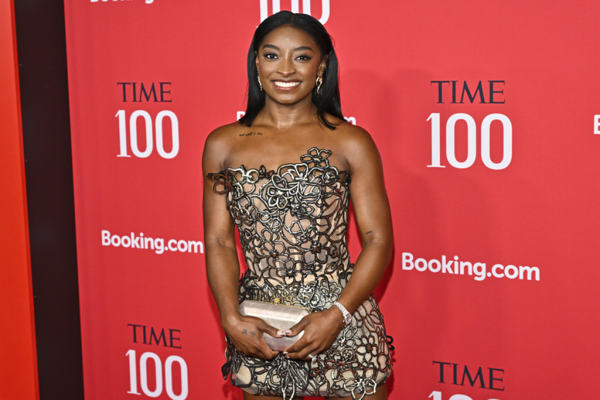 Η Simone Biles κατακεραύνωσε τη Kylie Jenner για θέμα μεγέθους στα ρούχα Khy