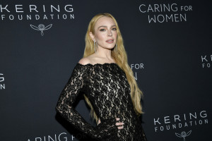 Η Lindsay Lohan ποζάρει χωρίς μακιγιάζ και μας δείχνει νέες φωτογραφίες με τον 2χρονο γιο της