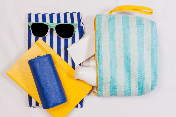 Summer beauty bag: Τι δεν πρέπει να λείπει από την τσάντα σου αυτό το καλόκαίρι