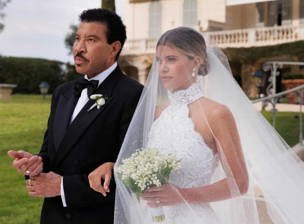 Η Sofia Richie παντρεύτηκε και ο πατέρας της, Lionel Richie, έκανε την πιο συγκινητική ανάρτηση