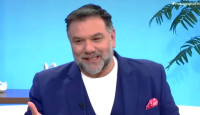 Αρναούτογλου: Τι είπε στον εαυτό του για να σταθεί απέναντι στη Μενεγάκη και τι λέει για τον ηλικιακό ρατσισμό στην TV