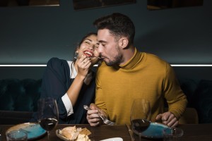 Αυτά είναι τα 3 ζώδια που είναι πάντα επιφυλακτικά στο πρώτο ραντεβού
