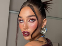 Η τάση του chrome eyeliner έσκασε στο beauty party
