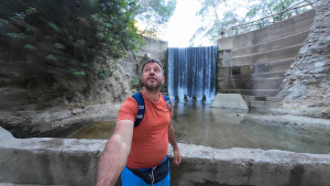 Happy Traveller: Ξενάγηση στη Χάλκη και το παράπονο του Ευτύχη για έναν νόμο