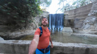 Happy Traveller: Ξενάγηση στη Χάλκη και το παράπονο του Ευτύχη για έναν νόμο