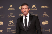 Ο Antonio Banderas τραγουδάει μιούζικαλ με το σκυλί του και είναι απολαυστικοί!