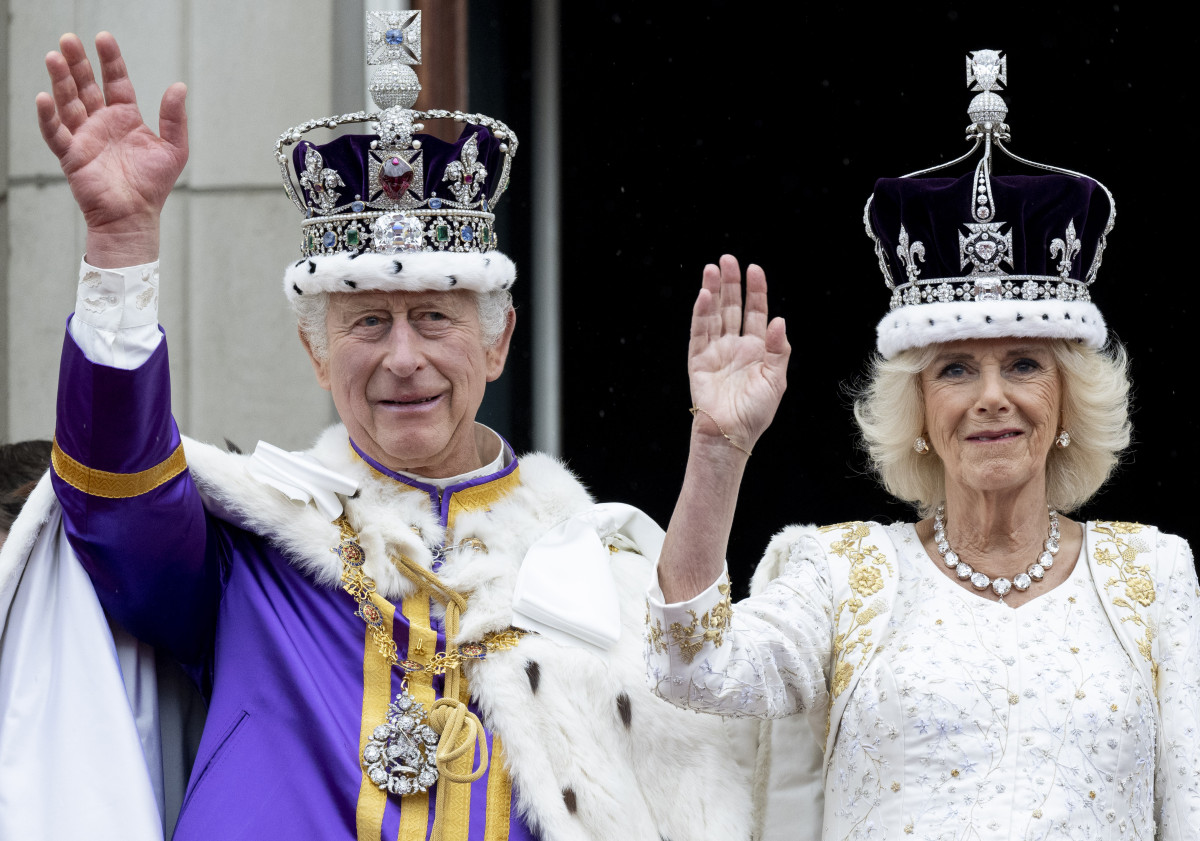 Βασιλιάς Κάρολος: Οι ακραίες εκδηλώσεις των Βρετανών για να γιορτάσουν τη στέψη