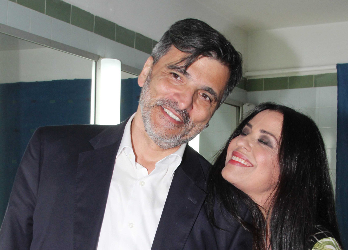 Μαρία Τζομπανάκη: Η απίθανη, καλοκαιρινή selfie με τον σύζυγό της