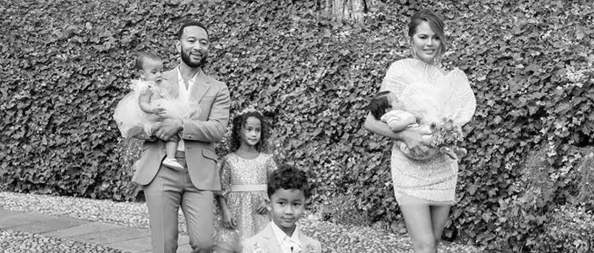 O John Legend, η Chrissy Teigen και τα τέσσερα παιδιά τους