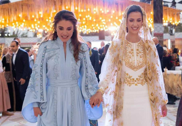 Βασίλισσα Ράνια: Οι συγκινητικές στιγμές με τη μέλλουσα νύφη της στη γιορτή πριν από τον γάμο